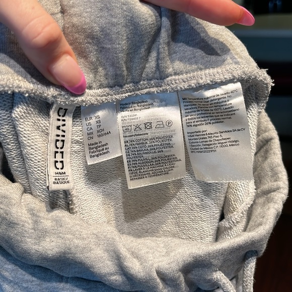 Trendy grey flared pants. - Picture 4 of 4